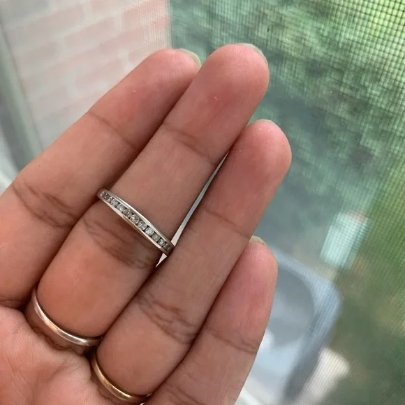 10k White Gold Diamond Band
